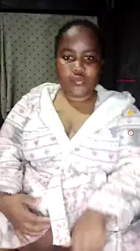 Snapshot of ChubbyMidgetxxx19 chatting on July 15, 5:40 pm ChubbyMidgetxxx19 online show from July 15, 5:40 pm