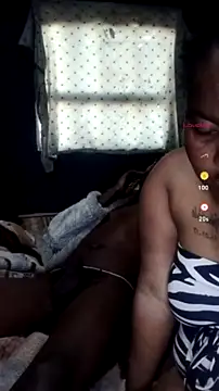 Snapshot of ChubbyMidgetxxx19 chatting on July 17, 10:22 am ChubbyMidgetxxx19 online show from July 17, 10:22 am