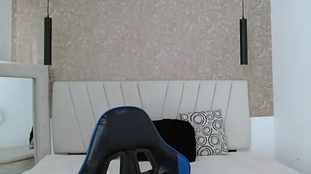 Snapshot of AliceSmity__ chatting on August 9, 11:48 am AliceSmity online show from August 9, 11:48 am