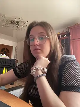 viksiss online show from May 14, 5:36 am