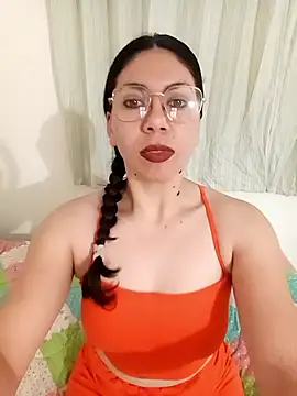 Mia essence online show from June 5, 11:38 am