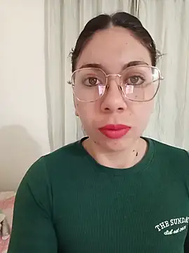 Mia essence online show from June 29, 12:05 pm
