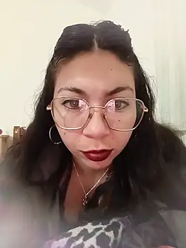 Mia essence online show from July 28, 11:05 am
