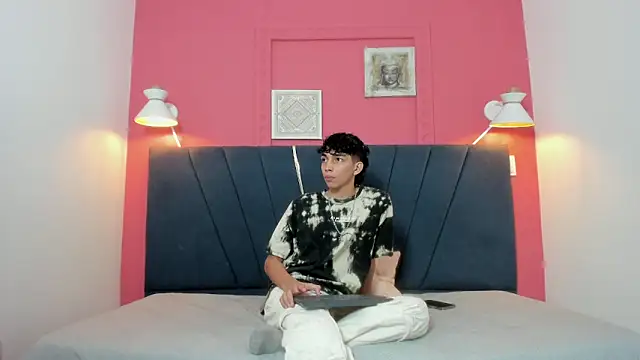 Snapshot of ero_boy40 chatting on May 23, 3:45 am ero boy40 online show from May 23, 3:45 am