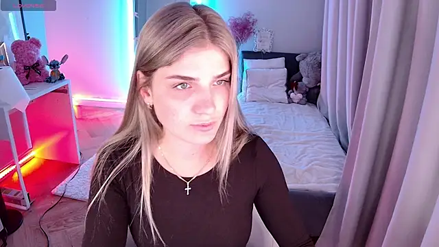 Snapshot of Leri_One chatting on May 12, 6:43 am Leri One online show from May 12, 6:43 am