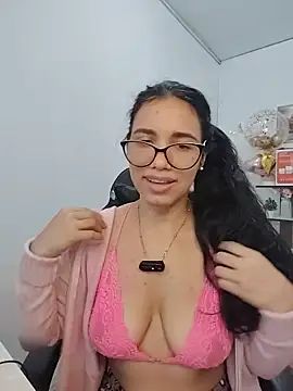 Snapshot of alanahot94 chatting on June 7, 1:59 pm alanahot94 online show from June 7, 1:59 pm