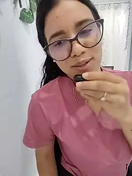 Snapshot of alanahot94 chatting on June 13, 7:23 pm alanahot94 online show from June 13, 7:23 pm