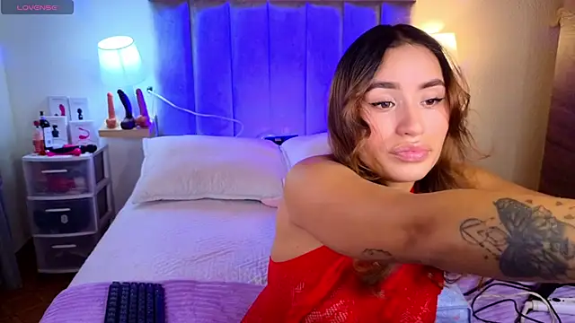 Victoria Hils online show from June 8, 5:02 pm