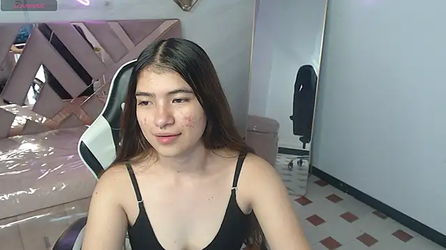 Snapshot of alesia_v_v chatting on May 16, 10:36 am alesia v v online show from May 16, 10:36 am