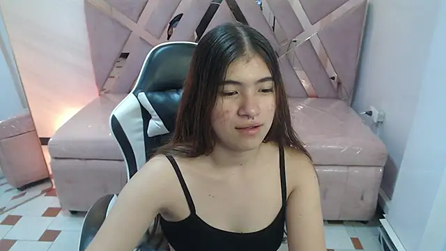 Snapshot of alesia_v_v chatting on June 9, 3:29 am alesia v v online show from June 9, 3:29 am