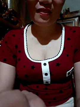 Snapshot of -Trici- chatting on July 6, 11:07 am -Trici- online show from July 6, 11:07 am