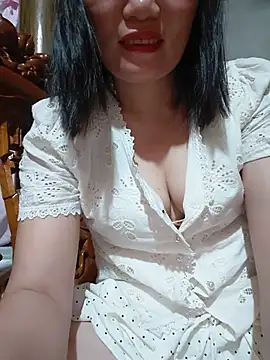Snapshot of -Trici- chatting on July 20, 11:51 pm -Trici- online show from July 20, 11:51 pm