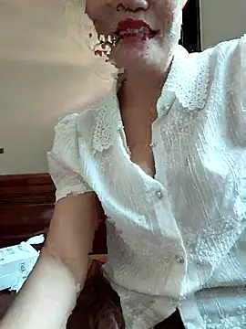 Snapshot of -Trici- chatting on July 22, 3:31 am -Trici- online show from July 22, 3:31 am