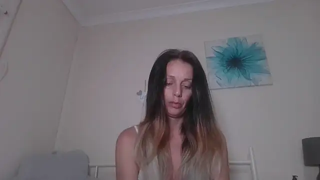 Snapshot of LouiseLovell chatting on June 16, 7:55 am LouiseLovell online show from June 16, 7:55 am
