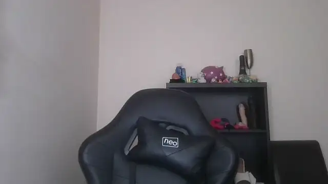 Snapshot of LouiseLovell chatting on July 8, 6:34 pm LouiseLovell online show from July 8, 6:34 pm
