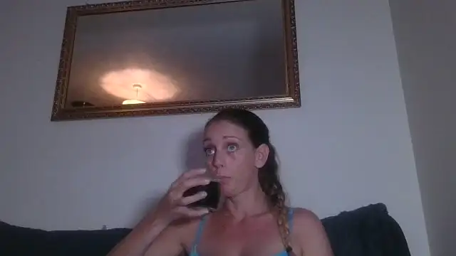 Snapshot of LouiseLovell chatting on July 11, 9:05 pm LouiseLovell online show from July 11, 9:05 pm