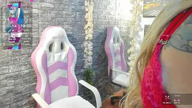 Snapshot of amber__moon__ chatting on May 11, 9:01 pm amber moon online show from May 11, 9:01 pm