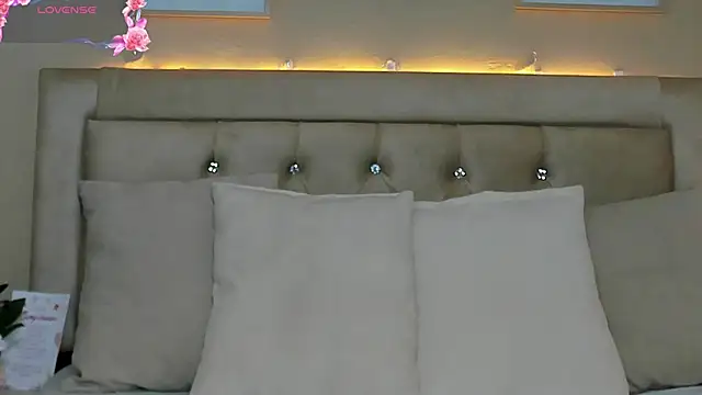EmilyWinter  online show from June 15, 11:34 am