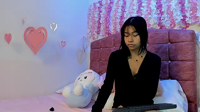Naomy Bloom online show from May 13, 7:22 pm