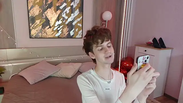 Bimbo boy  online show from May 29, 1:42 pm