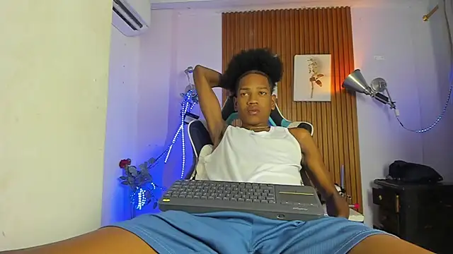 Afrowayuu online show from June 4, 6:03 pm