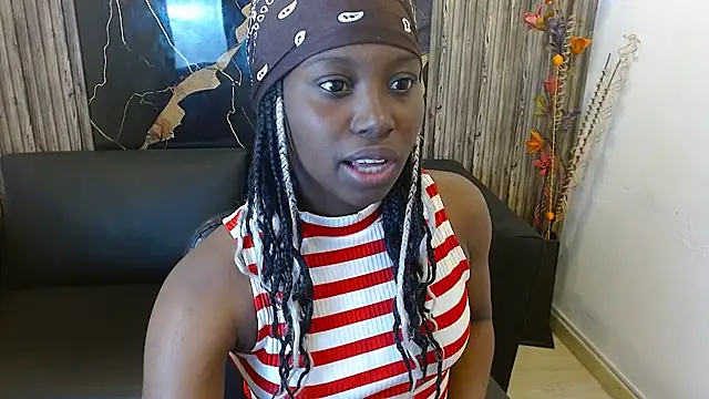 Snapshot of luna_bella160920 chatting on June 12, 1:21 pm luna bella160920 online show from June 12, 1:21 pm