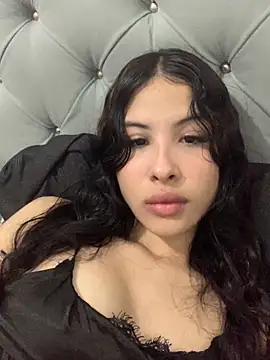 Snapshot of Nayla_19 chatting on May 12, 5:15 am Nayla 19 online show from May 12, 5:15 am