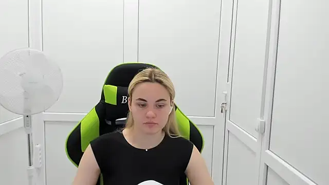 Emma starrs  online show from June 26, 9:46 am
