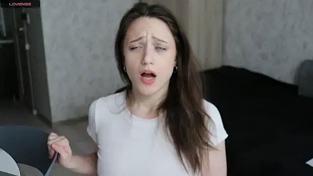 moanelysa online show from June 10, 10:03 am