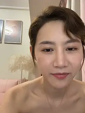A-happyy online show from May 12, 2:14 pm