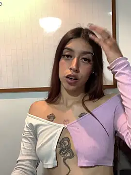 Snapshot of SarahFox- chatting on May 11, 9:12 pm SarahFox- online show from May 11, 9:12 pm
