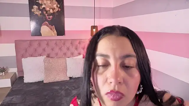 lia valentino online show from June 19, 3:22 am