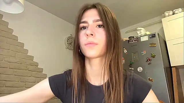 Snapshot of ZaraGuyette chatting on June 19, 5:12 am ZaraGuyette online show from June 19, 5:12 am