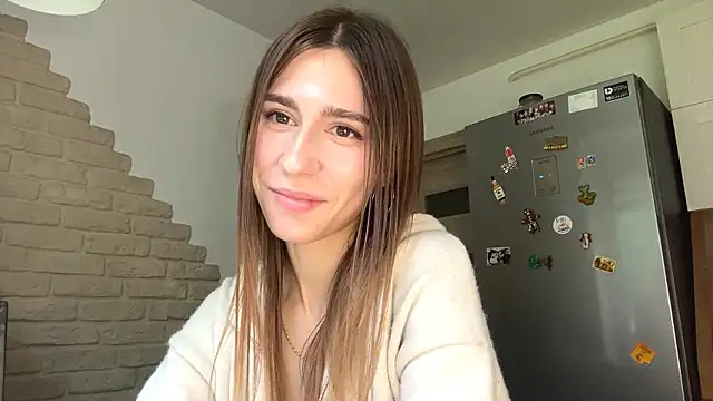 Snapshot of ZaraGuyette chatting on July 7, 6:47 am ZaraGuyette online show from July 7, 6:47 am