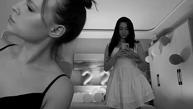 MoonkissGirls online show from May 15, 11:45 pm