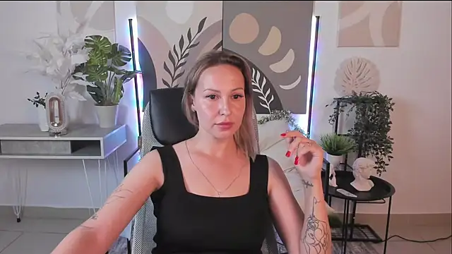 Snapshot of Charlotte_Hudson chatting on July 6, 3:03 pm Charlotte Hudson online show from July 6, 3:03 pm