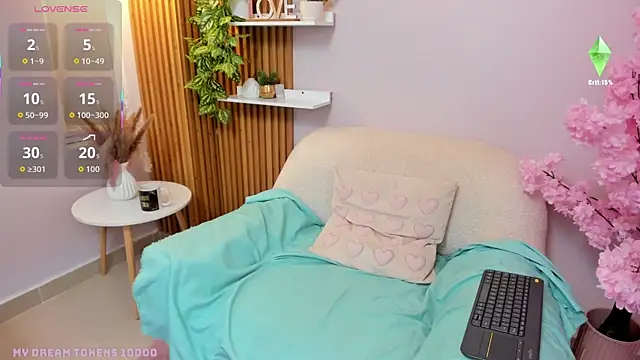 Snapshot of alice_sweet4u chatting on June 23, 10:13 am alice sweet4u online show from June 23, 10:13 am