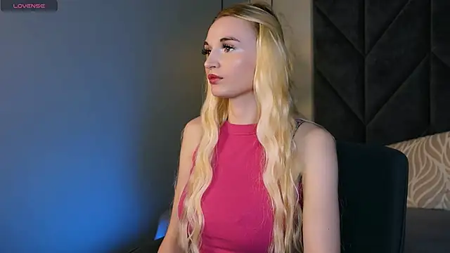 Snapshot of Mila__Lux chatting on May 24, 1:38 pm Mila Lux online show from May 24, 1:38 pm