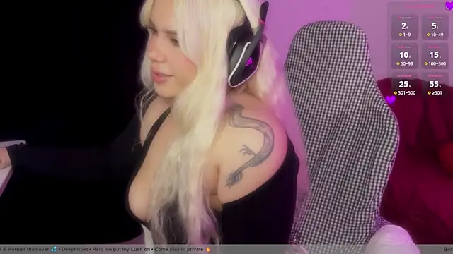 Snapshot of NinnaVoss chatting on July 22, 6:49 am NinnaVoss online show from July 22, 6:49 am