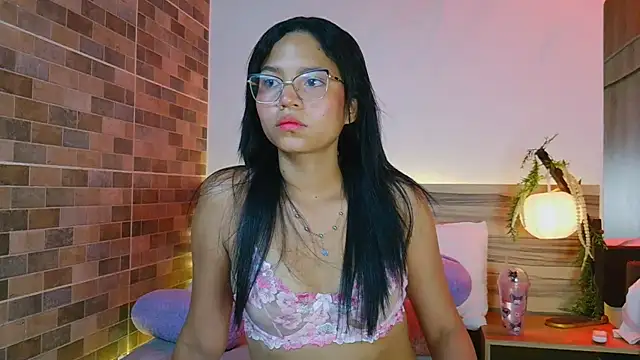 Evalune  online show from June 24, 8:52 pm