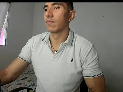 aquiles04 online show from June 21, 1:57 pm