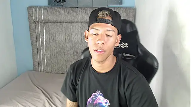 Taylerr 18 online show from May 13, 4:21 am