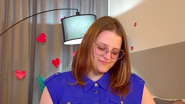 Snapshot of AlexaAvery chatting on May 19, 11:49 am AlexaAvery online show from May 19, 11:49 am