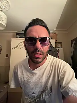 Snapshot of ylnut58 chatting on May 15, 7:21 pm ylnut58 online show from May 15, 7:21 pm