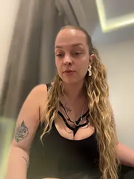 WaitingLucia online show from May 21, 3:19 pm