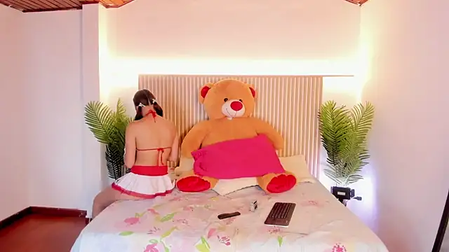 Snapshot of Milu_blossom chatting on June 16, 12:52 pm Milu blossom online show from June 16, 12:52 pm