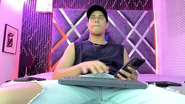 dominic connor online show from June 11, 3:26 am