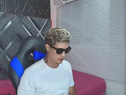 dominic connor online show from June 27, 4:17 am