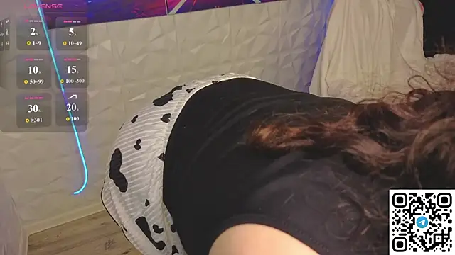 Snapshot of Mary_F0x chatting on June 27, 12:22 pm Mary F0x online show from June 27, 12:22 pm