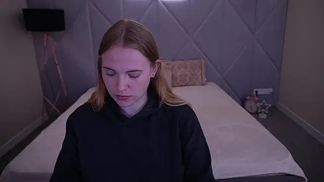 NikkyReyyy online show from May 27, 5:26 am